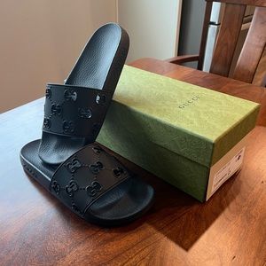 Authentic GUCCI Women’s Rubber GG Slide Sandal Black